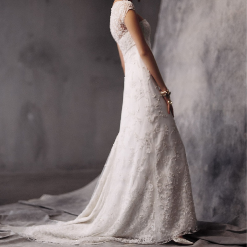 Anne Barge classic ivory lace wedding dress 4-6p